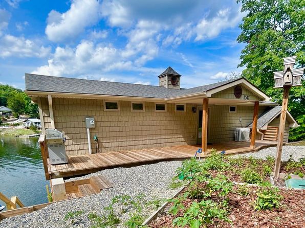 5547 Skewes Ln, Pulaski, VA 24301