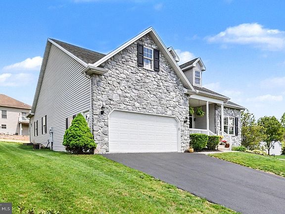 3rd image of 439 Woodland Dr