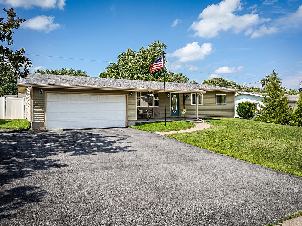 1st image of 415 Saginaw Dr