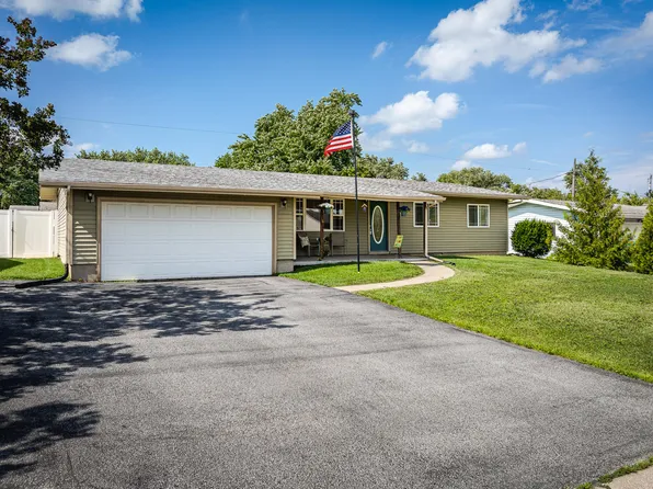 415 Saginaw Dr, Valparaiso, IN 46385