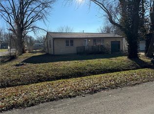 207 W 5th St, Adrian, MO 64720