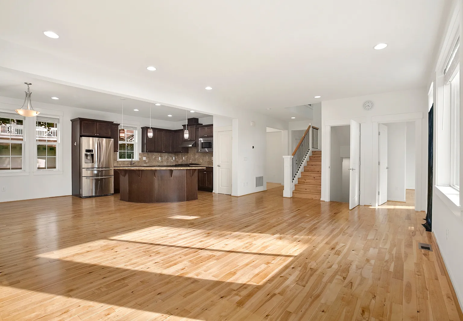 5 bed, 3.5 bath, 3750 sqft, $5,750 — Photo 1