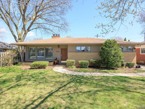 30712 Champine St, Saint Clair Shores, MI 48082