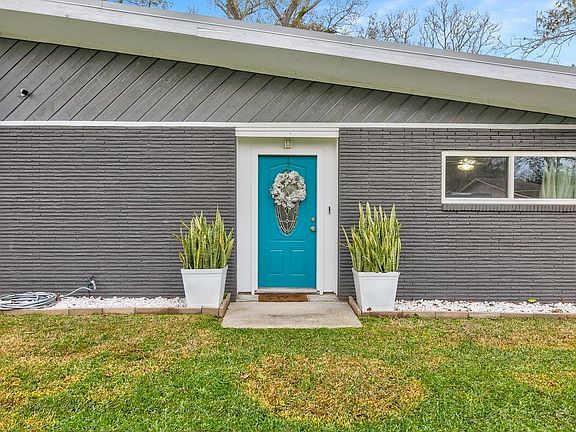 4th image of 5327 Fairview Dr