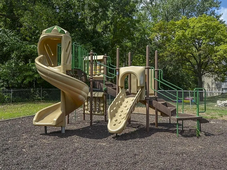 Hillcrest Estates — Photo 21