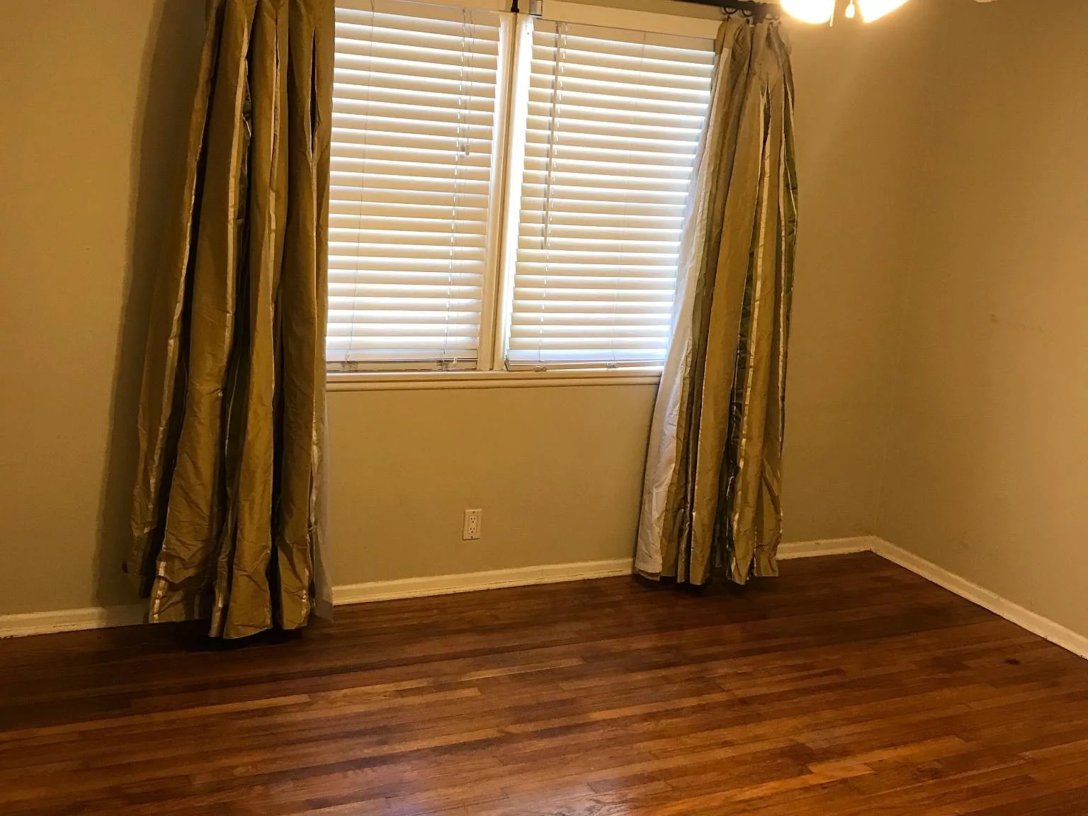 3857 Prospect Ave — Photo 3
