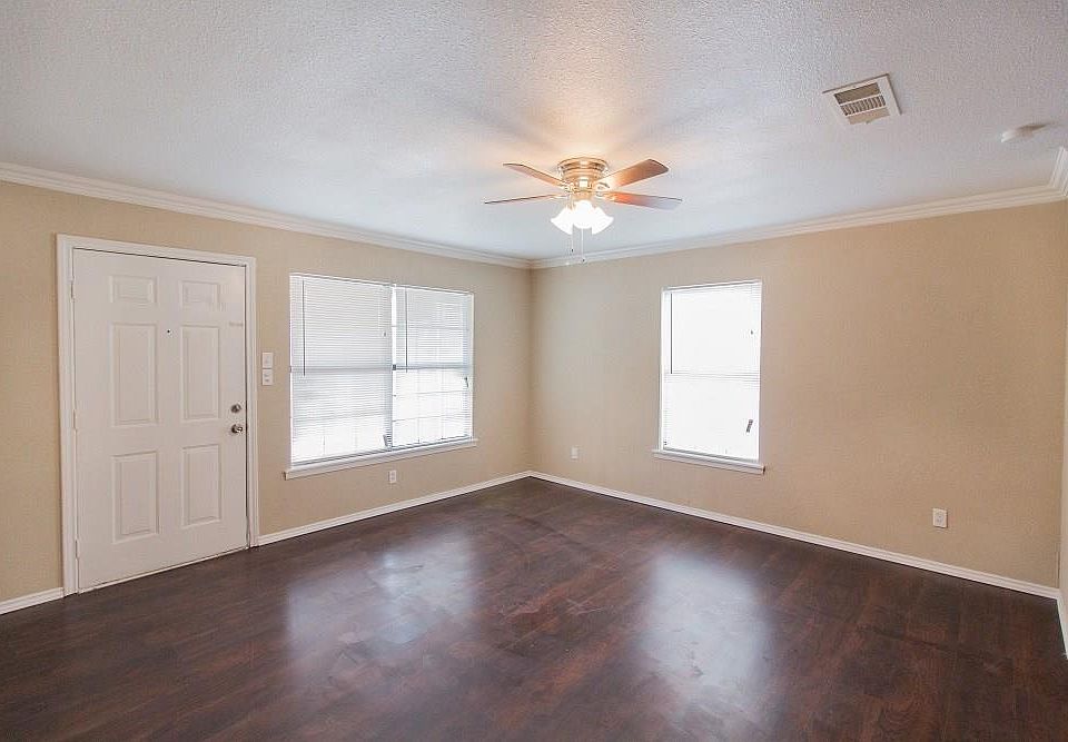 1st image of 203 S 4th St