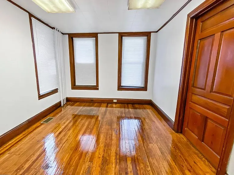 1124 W Market St — Photo 8