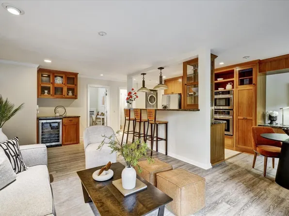 1070 Mercedes Ave APT 2, Los Altos, CA 94022