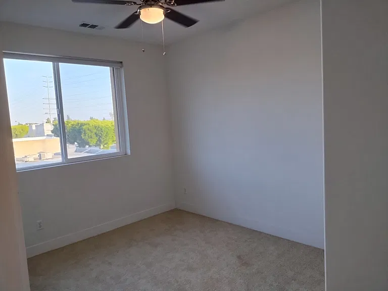 135 W Live Oak Ave #E — Photo 8