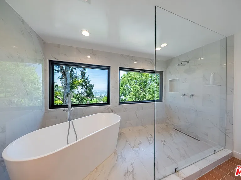 13302 Mulholland Dr — Photo 24