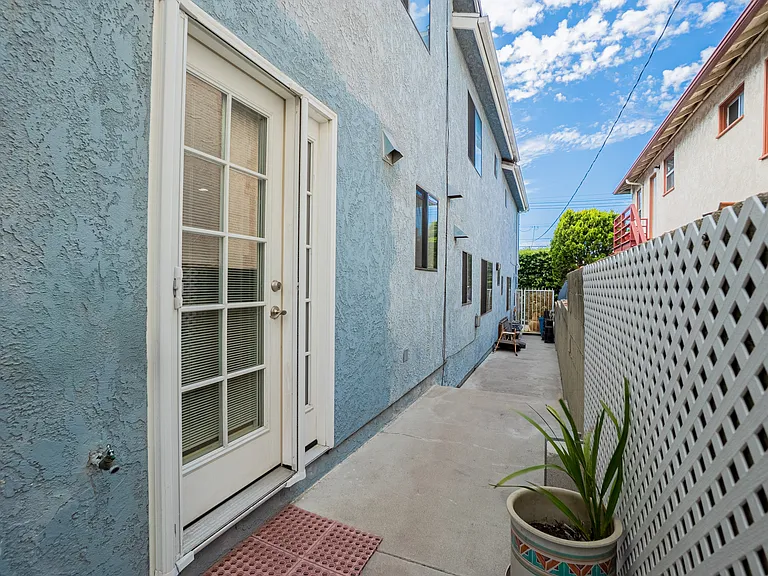Side yard only for this unit.