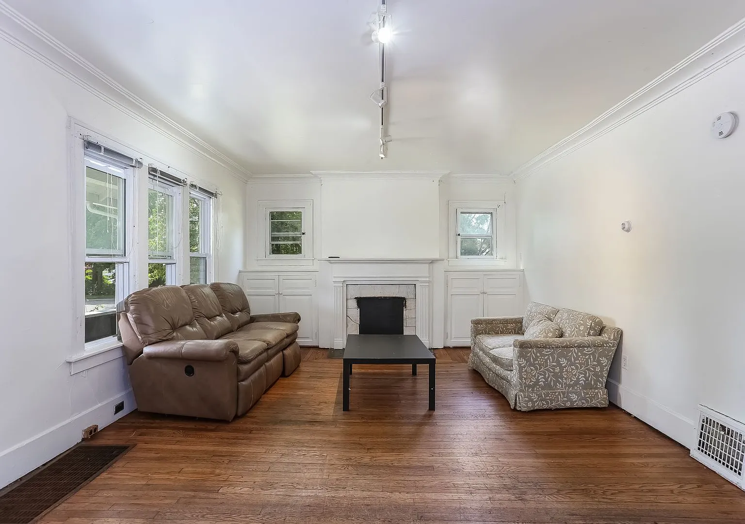 5 Bed/2 Bath Private Home Available August '27 — Photo 4