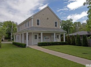 571 Middle Rd, Bayport, NY 11705