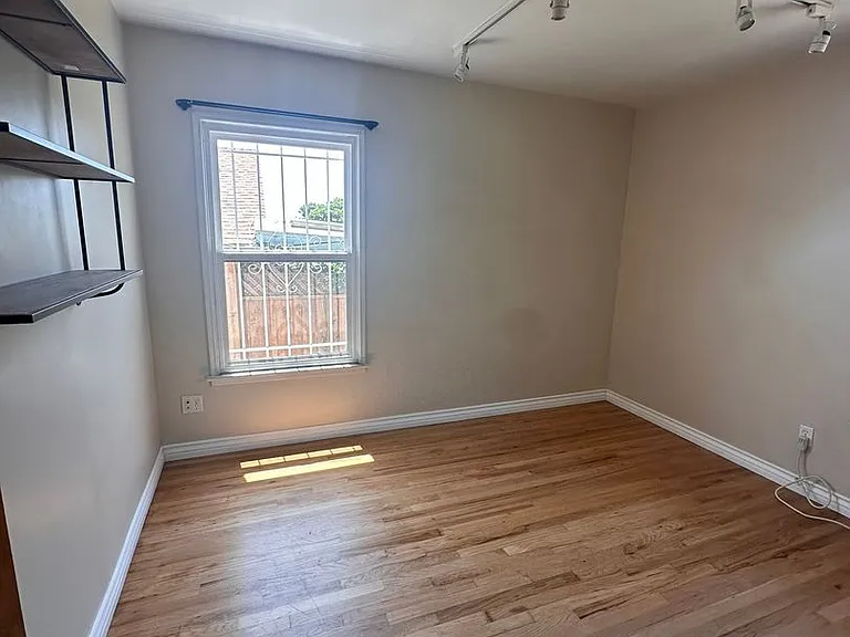 2152 Rexford Dr — Photo 23