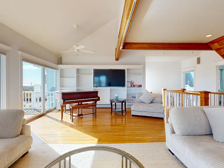 750 Dune Rd — Photo 21