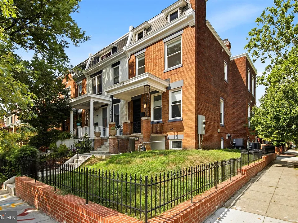 1724 2nd St NW #2