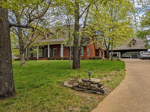 2nd image of 93 Tamatha Dr