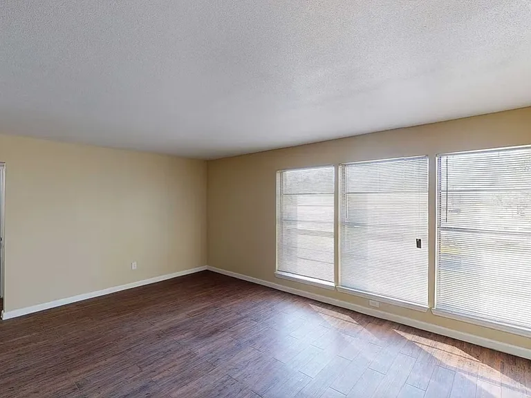 The Pointe Apartments — Photo 6