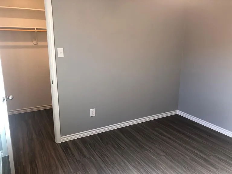 1818 Castroville Trl #B — Photo 13
