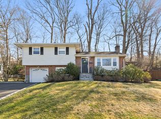 90 Wood Ridge Dr, Stamford, CT 06905