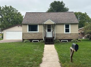902 Queen St, Bloomer, WI 54724