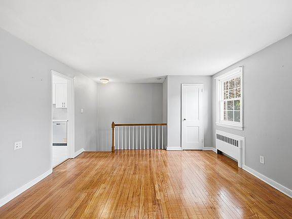 4th image of 445 Morris Ave #D