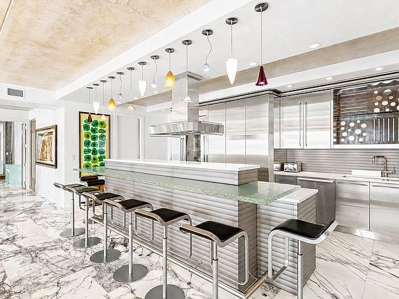 4th image of 1055 River Rd #Penthouse 8