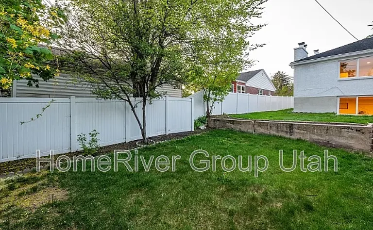 1626 E Downington Ave — Photo 29