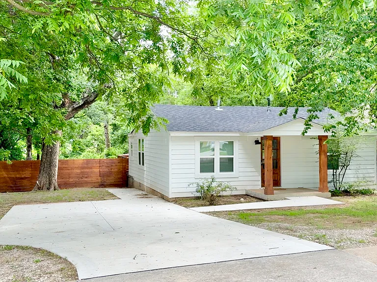 721 E Brooks St — Photo 31