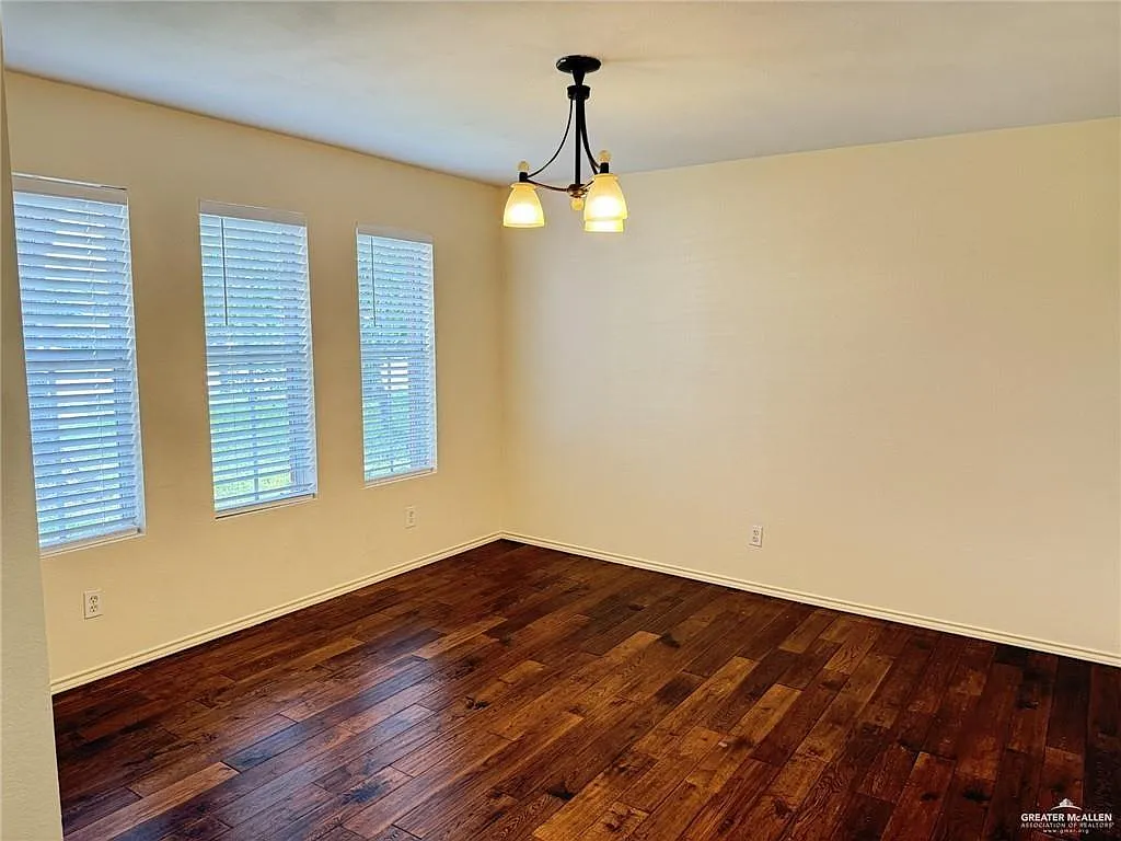 3 bed, 2.0 bath, 1707 sqft, $1,700 — Photo 2