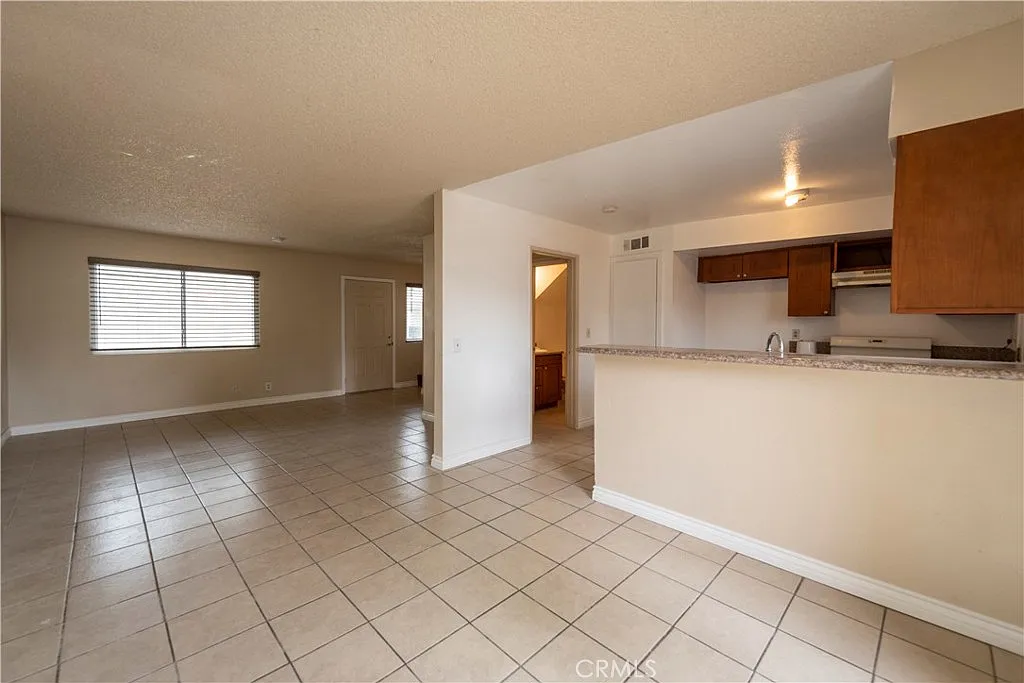 3 bed, 2.5 bath, 1243 sqft, $2,550 — Photo 3