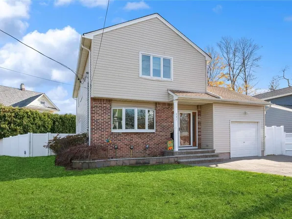 147 Oakview Avenue, Farmingdale, NY 11735