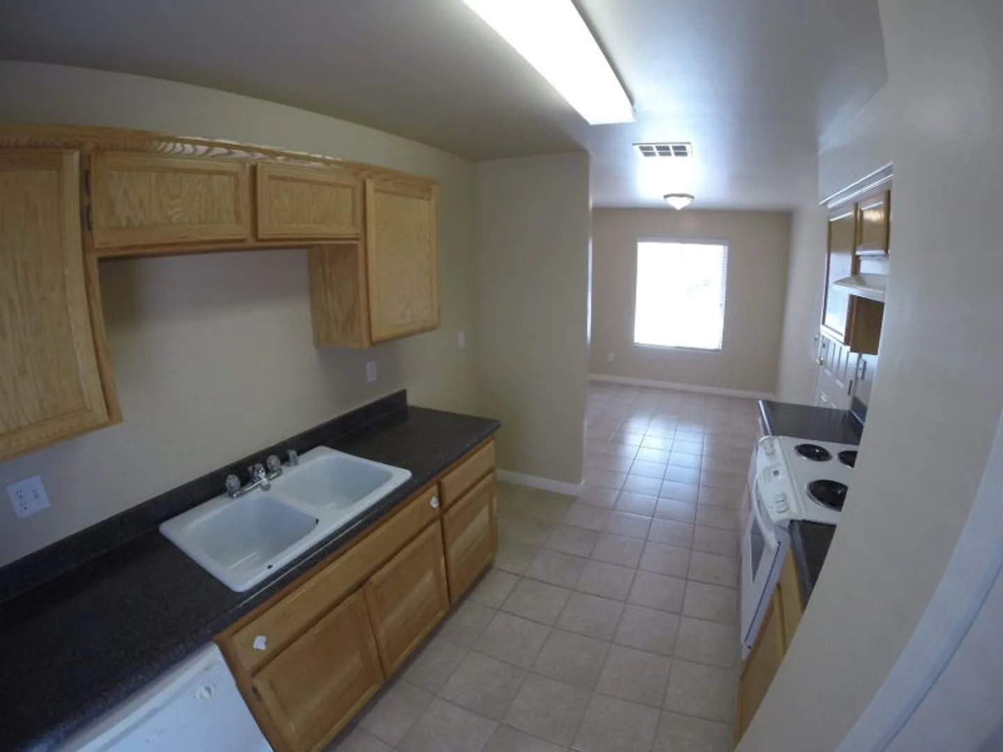 663-665 Clover Meadow Court Bakersfield, CA 93308 — Photo 4
