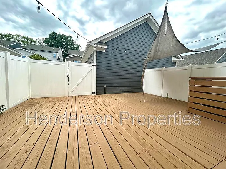 512 Laurel Walk Ln — Photo 17