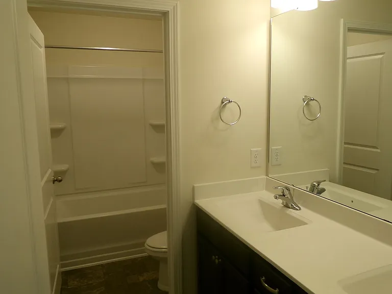 1419 Sawyer Ave — Photo 24