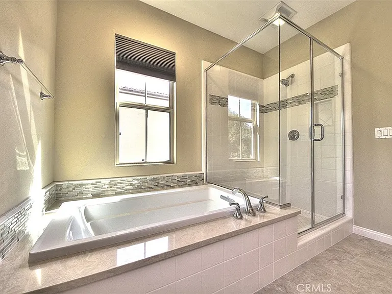 46 Larkfield — Photo 15