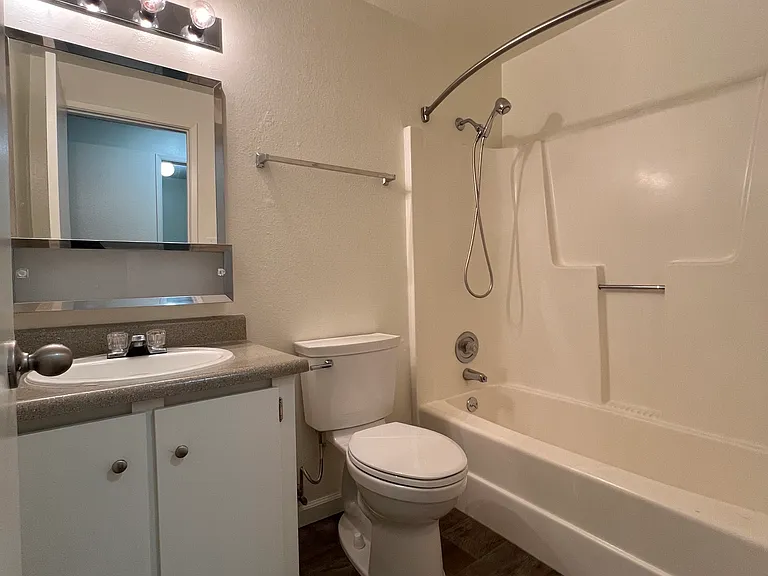 Sunset Ridge Apartments — Photo 29