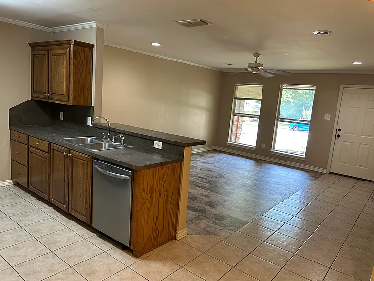 8325 Garrett Dr #8325 — Photo 6