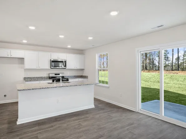 206 Palm Dr, Sanford, NC 27332