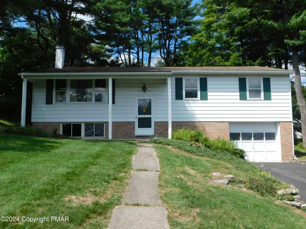 2123 Westbury Dr, Stroudsburg, PA 18360