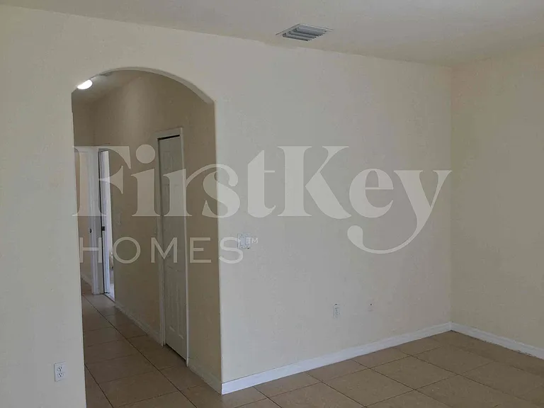 1009 NE 16th Ave — Photo 13
