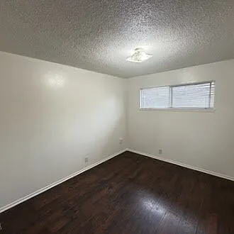 423 W 21st St #10 — Photo 11