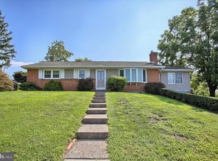 2 Riverview Dr, Middletown, PA 17057
