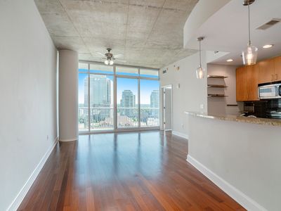 950 W Peachtree St #1805, Atlanta, GA, 30309