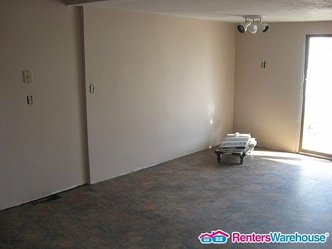 2nd image of 230 Linden St S