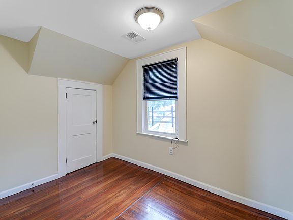 2nd image of 285 Smith St Floor 3