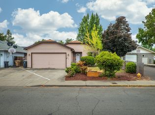 2165 SW Bridge St, Grants Pass, OR 97526