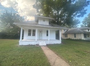 427 W 9th St, Newton, KS 67114