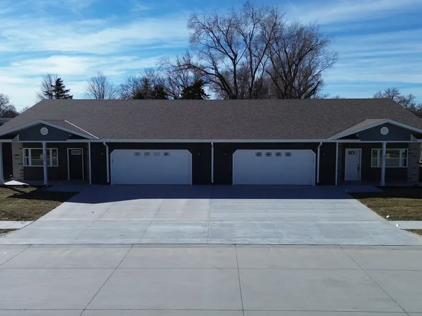 825 9th St, Columbus, NE 68601